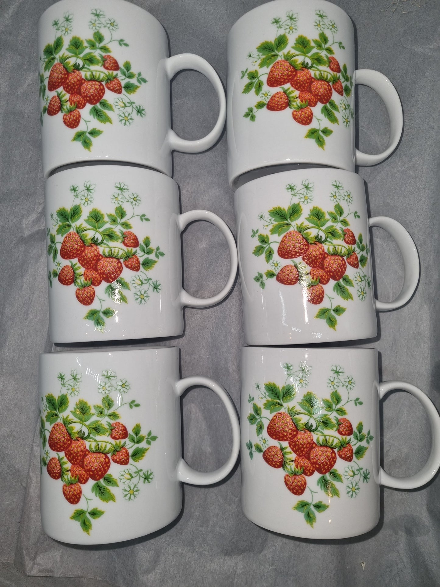 Coffret de 6 Mugs en Porcelaine Décor Fraise