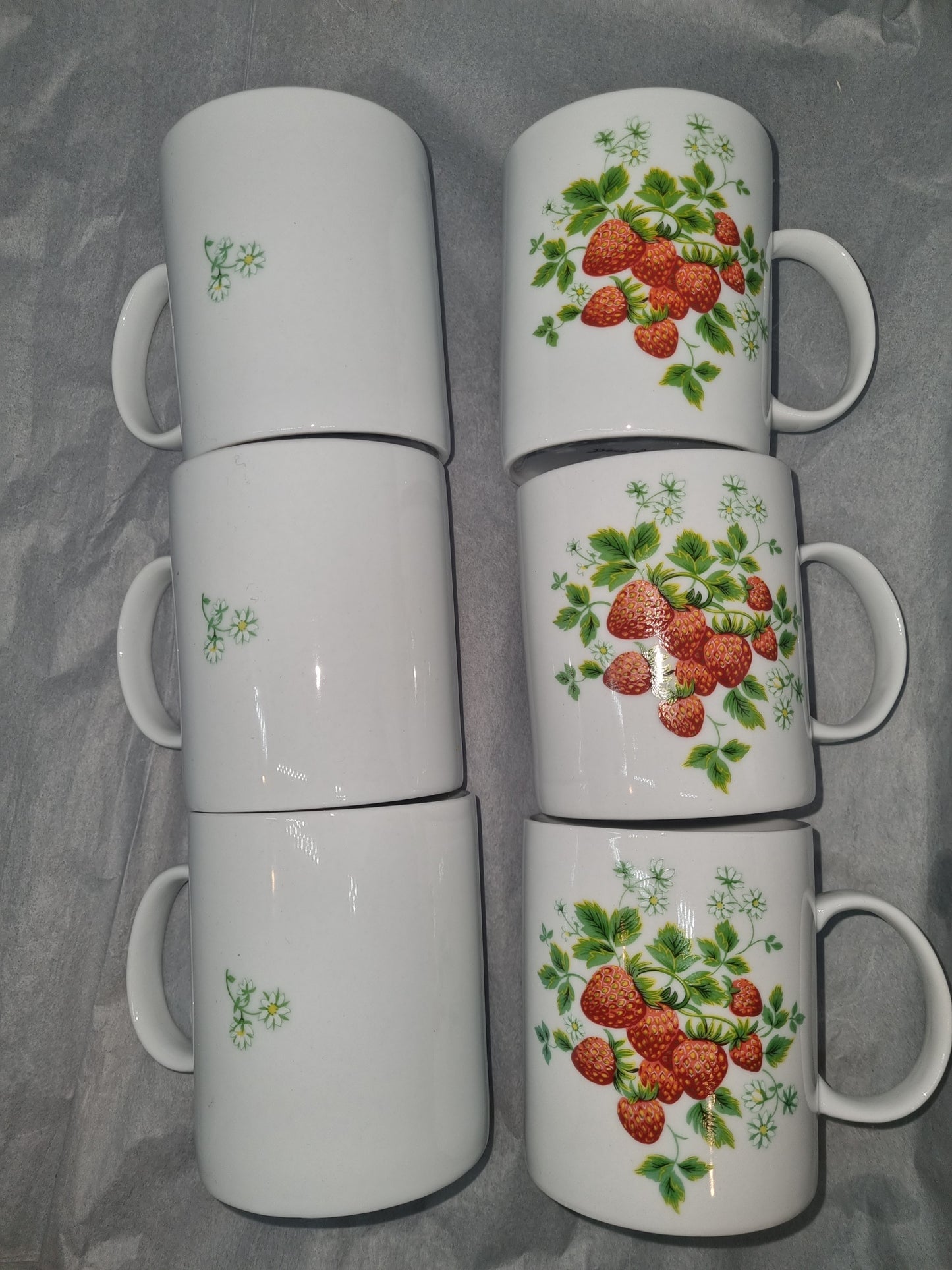 Coffret de 6 Mugs en Porcelaine Décor Fraise