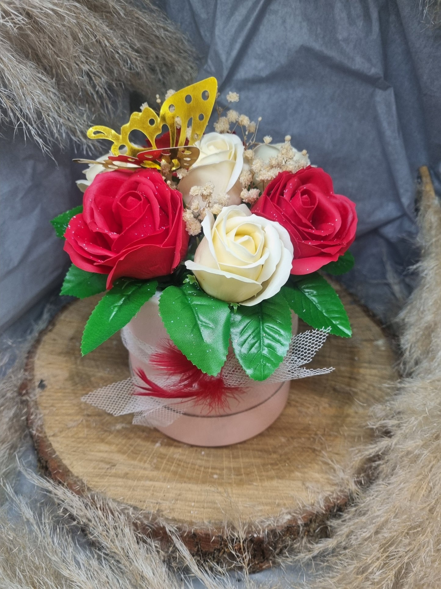 Composition 7 Roses de Savon Boîte Ronde Rose