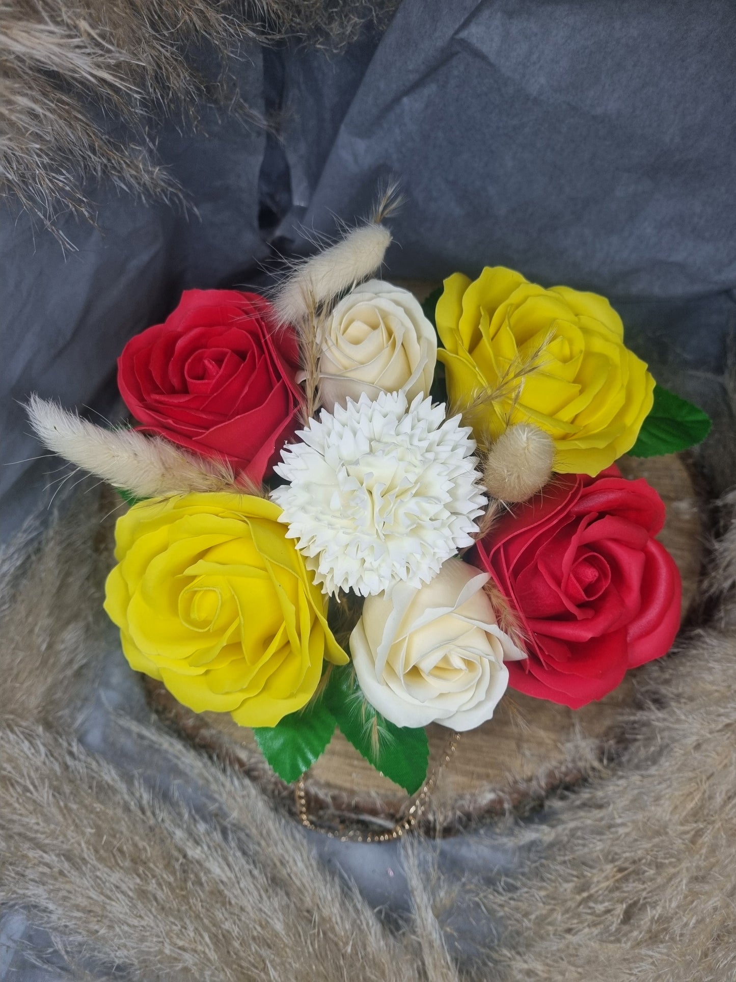 Composition Florale de savon Boîte Sac à Main Noir