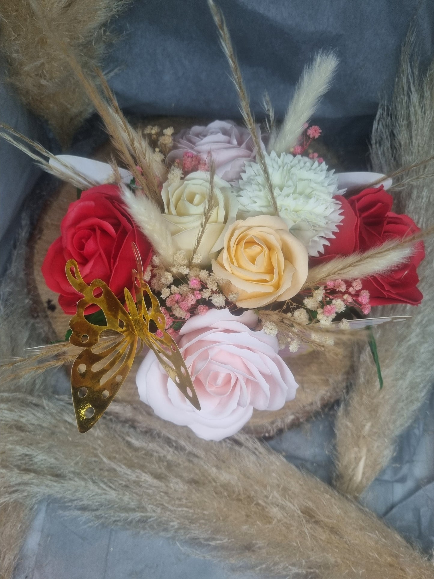 Composition Florale en savon Boîte Papillon