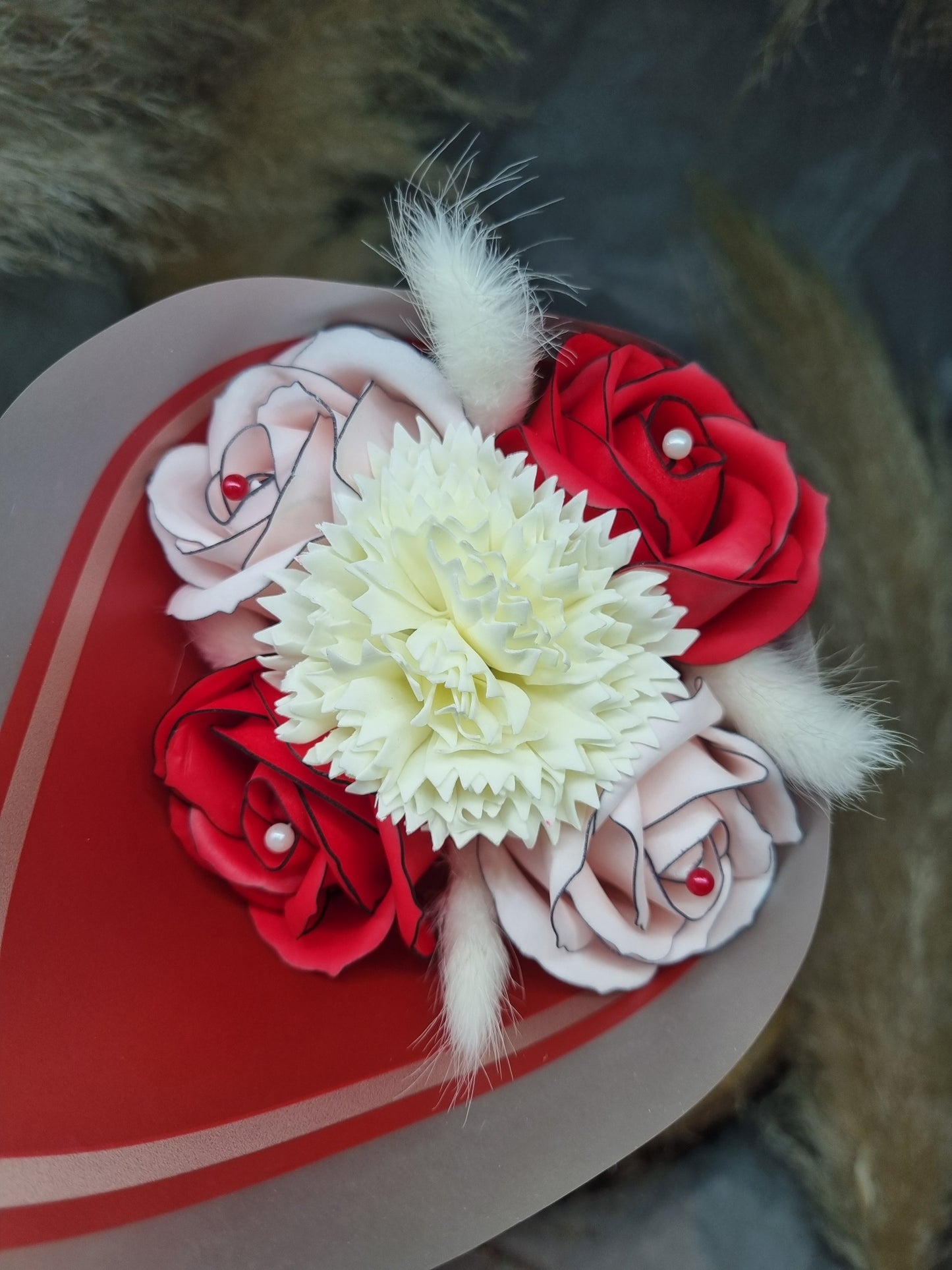 Bouquet 4 Roses + 1 Oeillet en Fleurs de savon