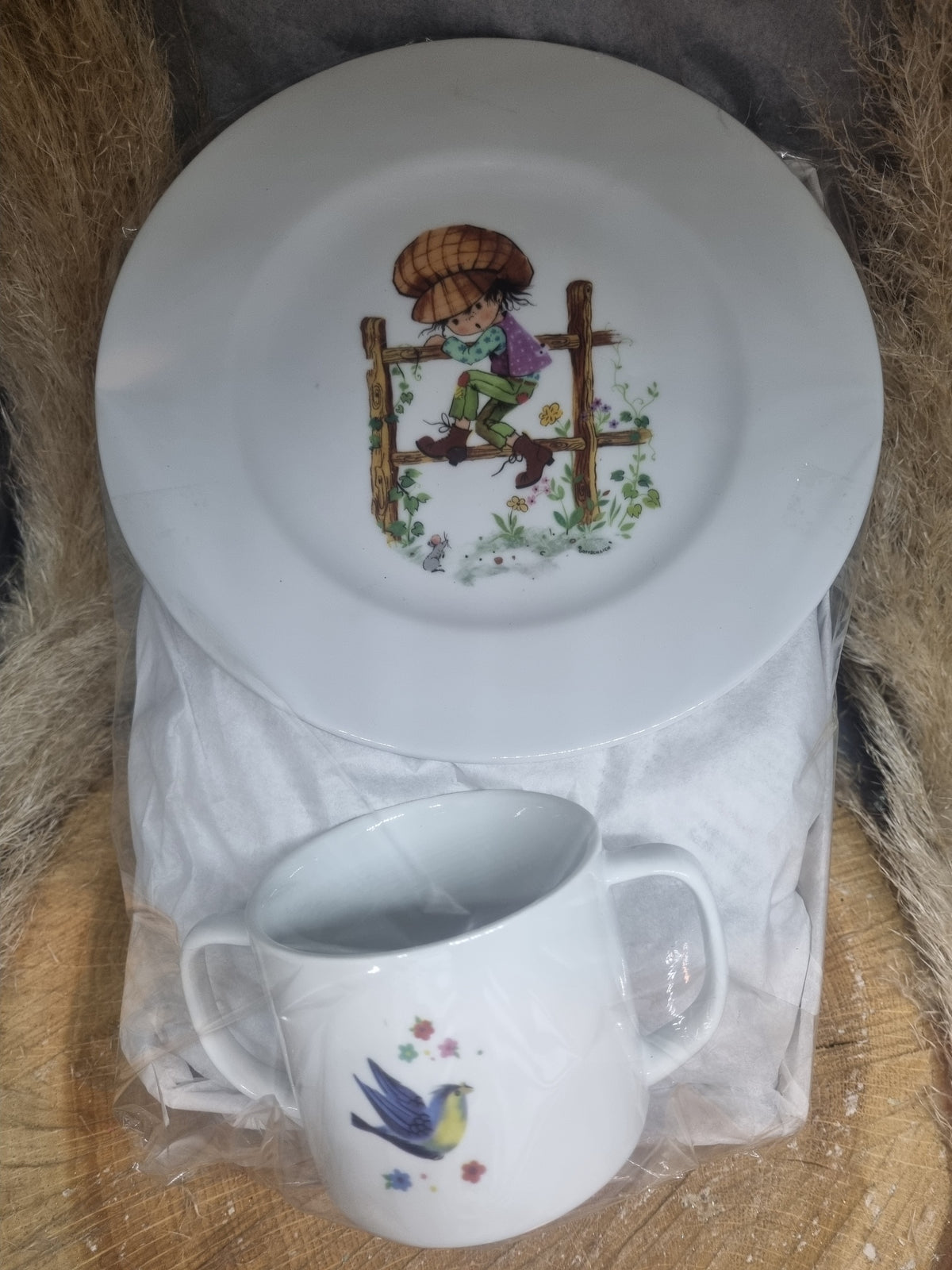 Assiette Dessert + Tasse 2 anse en Porcelaine Enfant Décor saraké garçon