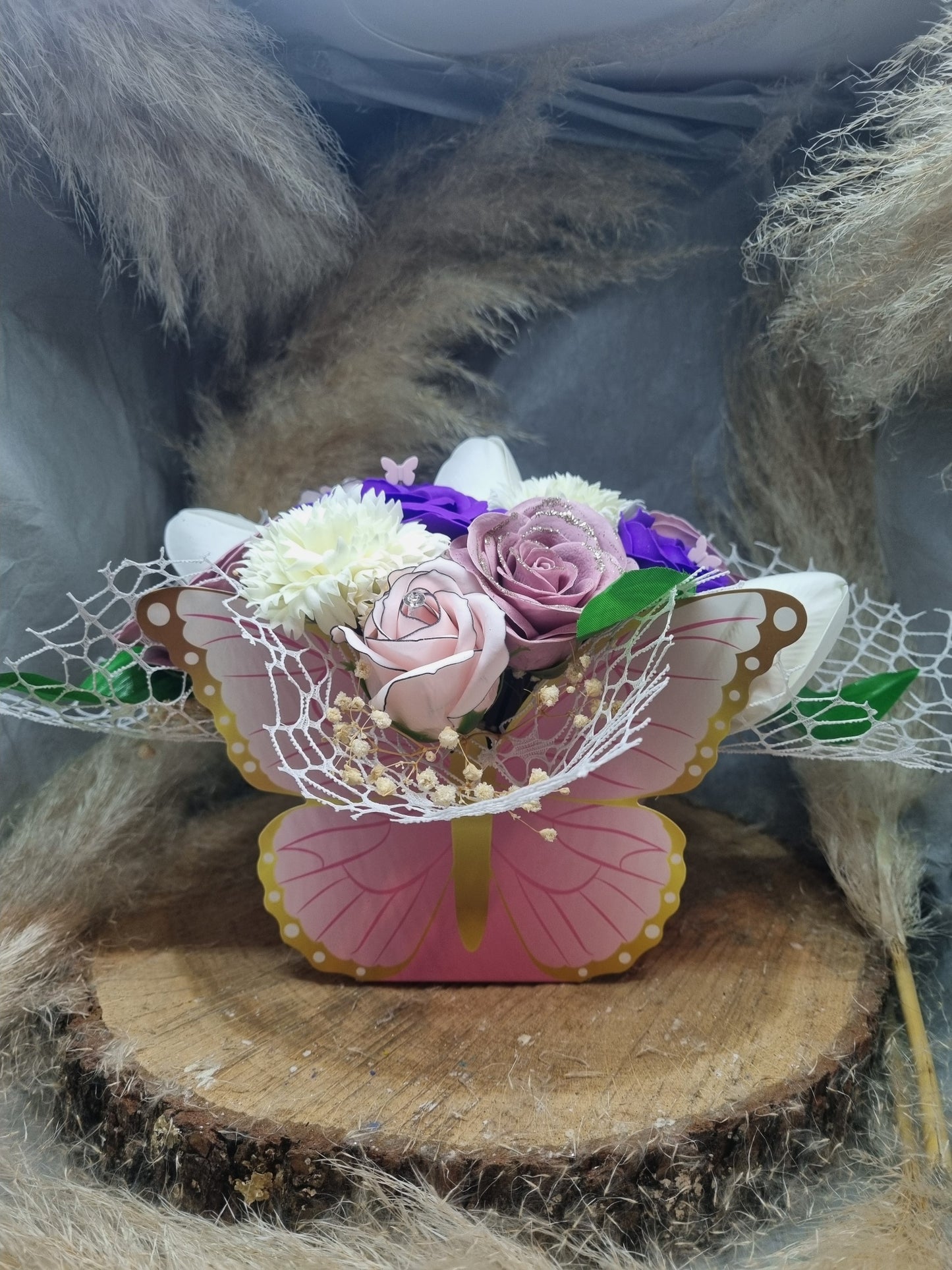 Composition Florale en Savon Boîte Papillon