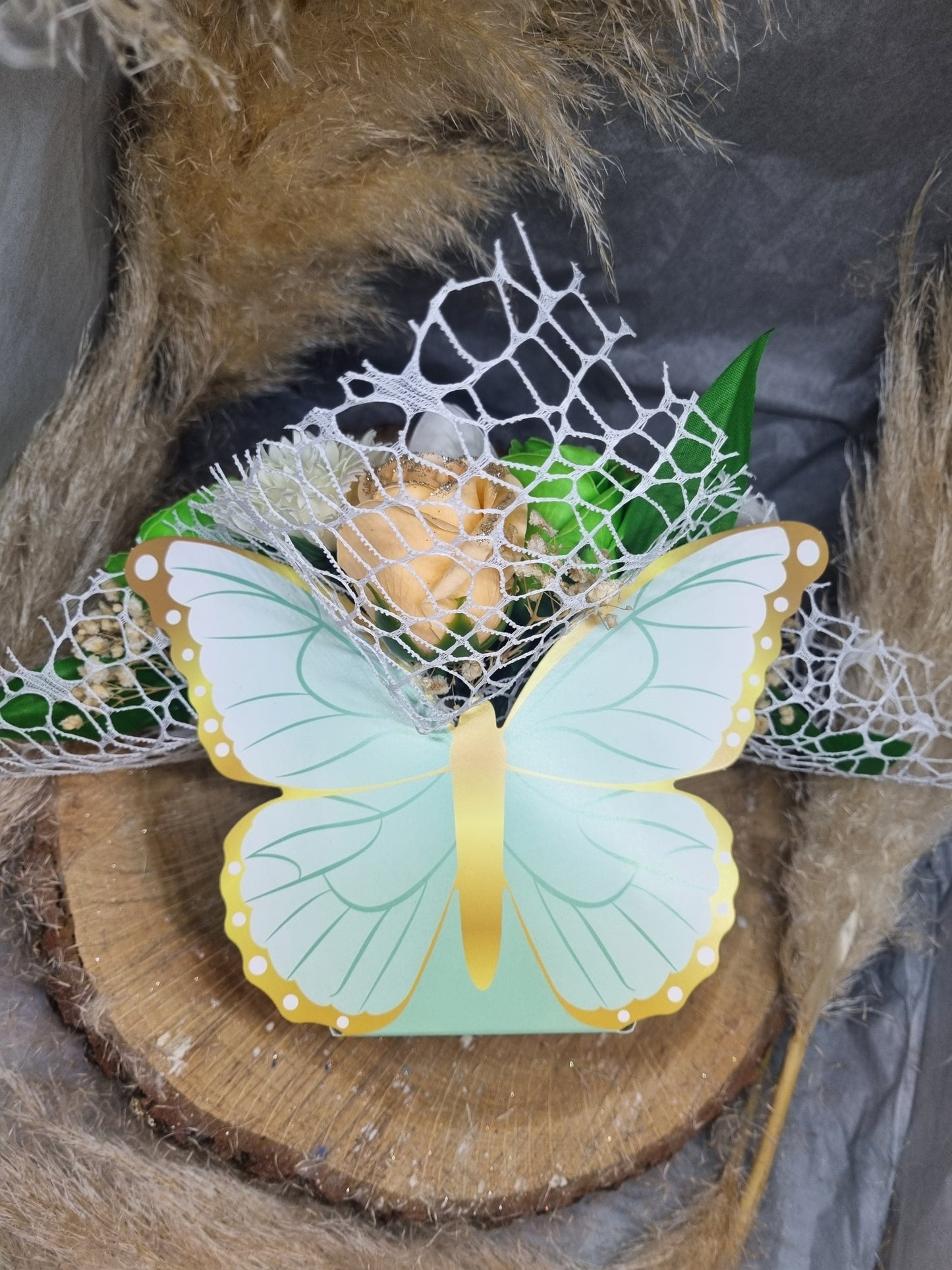 Composition Florale en Savon Boîte Papillon